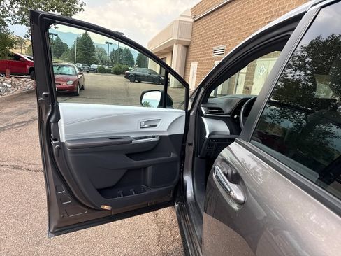 Used 2022 Toyota Sienna XSE w/ XSE Plus Package FWD image 12