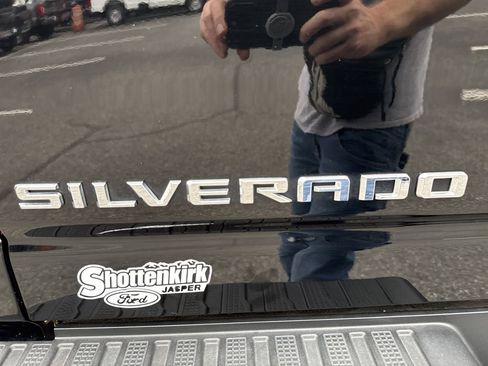 Used 2022 Chevrolet Silverado 2500 LTZ w/ LTZ Plus Package image 22