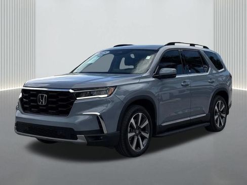 Used 2025 Honda Pilot Touring image 1