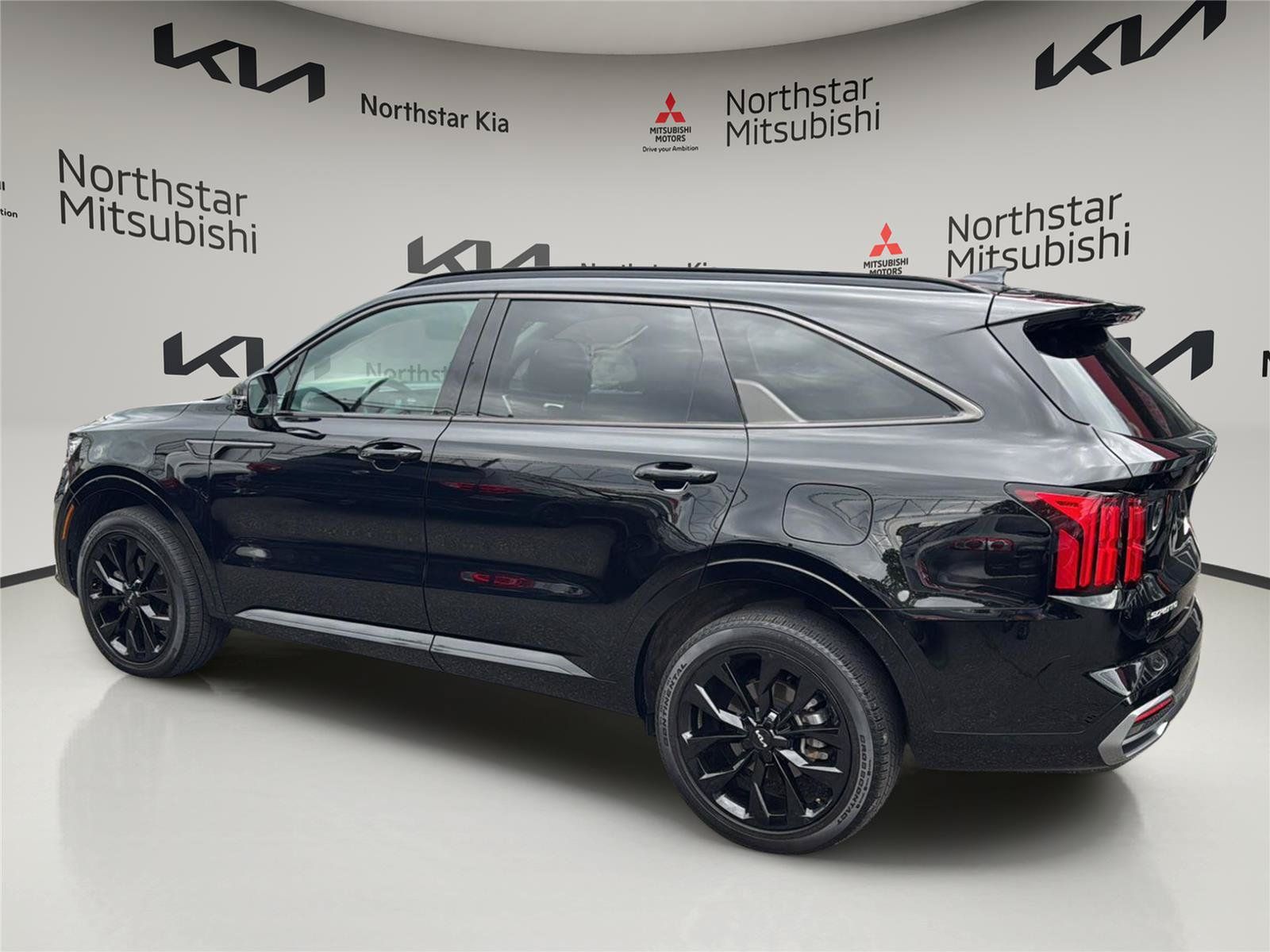 Used 2023 Kia Sorento SX AWD/4WD image 2