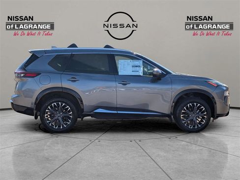 New 2026 Nissan Rogue Platinum image 4