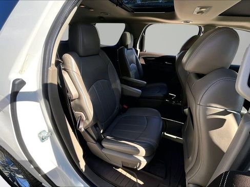Used 2014 GMC Acadia Denali AWD/4WD image 25