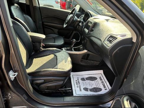 Used 2019 Jeep Compass Latitude image 29