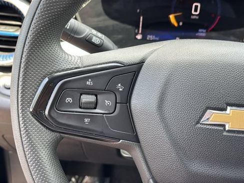 Used 2025 Chevrolet Trax LT FWD image 22