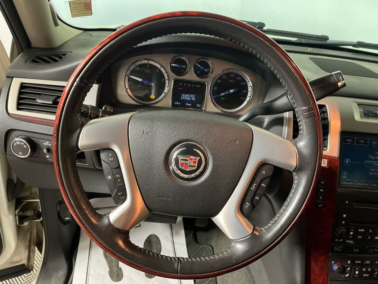 Used 2010 Cadillac Escalade AWD image 16