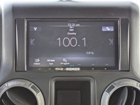 Used 2015 Jeep Wrangler Unlimited Sport image 17