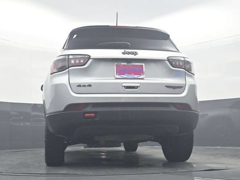 Used 2025 Jeep Compass Trailhawk AWD/4WD image 32