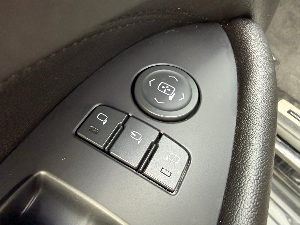 Used 2019 Cadillac Escalade ESV Luxury AWD/4WD image 13