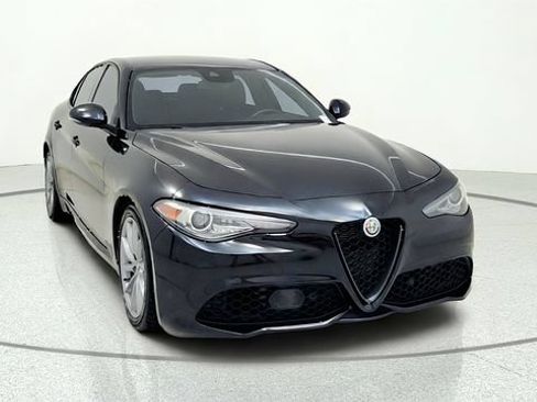 Used 2023 Alfa Romeo Giulia Sprint RWD image 2