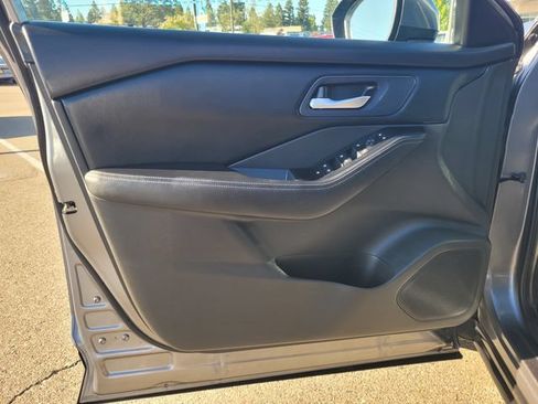 Used 2024 Nissan Rogue SV FWD image 18