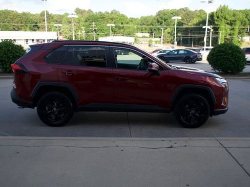 Used 2022 Toyota RAV4 XLE AWD/4WD image 6