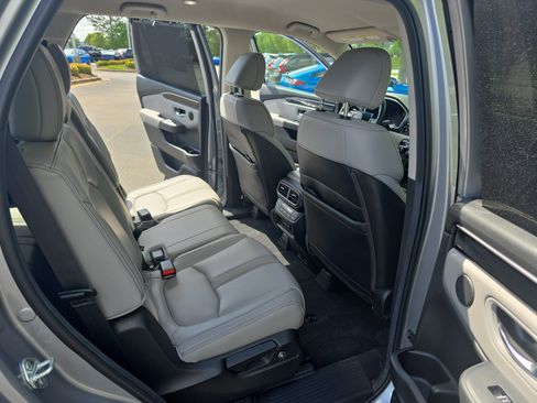 Used 2025 Honda Pilot EX-L image 11