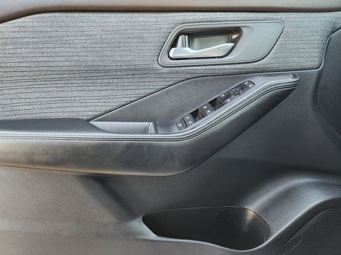 Used 2023 Nissan Rogue SV image 22