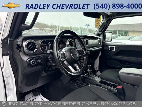 Used 2022 Jeep Wrangler Unlimited Sahara w/ Cold Weather Group image 4