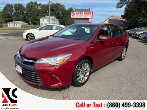 Used 2017 Toyota Camry XLE w/ Moonroof Package FWD image 3