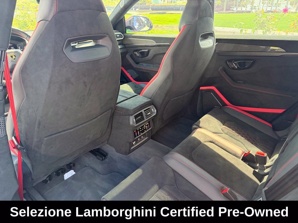 Used 2024 Lamborghini Urus Performante AWD/4WD image 40