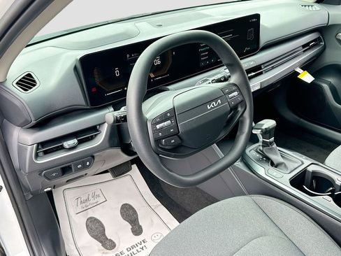 New 2025 Kia K4 LXS image 9
