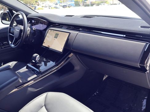 Used 2025 Land Rover Range Rover Sport Dynamic SE AWD/4WD image 25