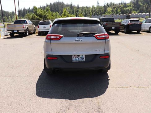 Used 2014 Jeep Cherokee Sport FWD image 6