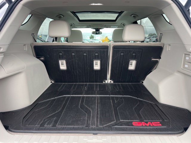 Used 2024 GMC Terrain Denali w/ Denali Premium Package AWD/4WD image 17