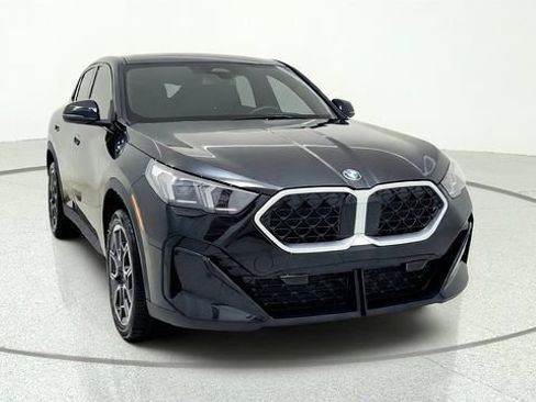 Used 2026 BMW X2 xDrive28i AWD/4WD image 2