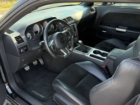 Used 2012 Dodge Challenger SRT8 RWD image 4