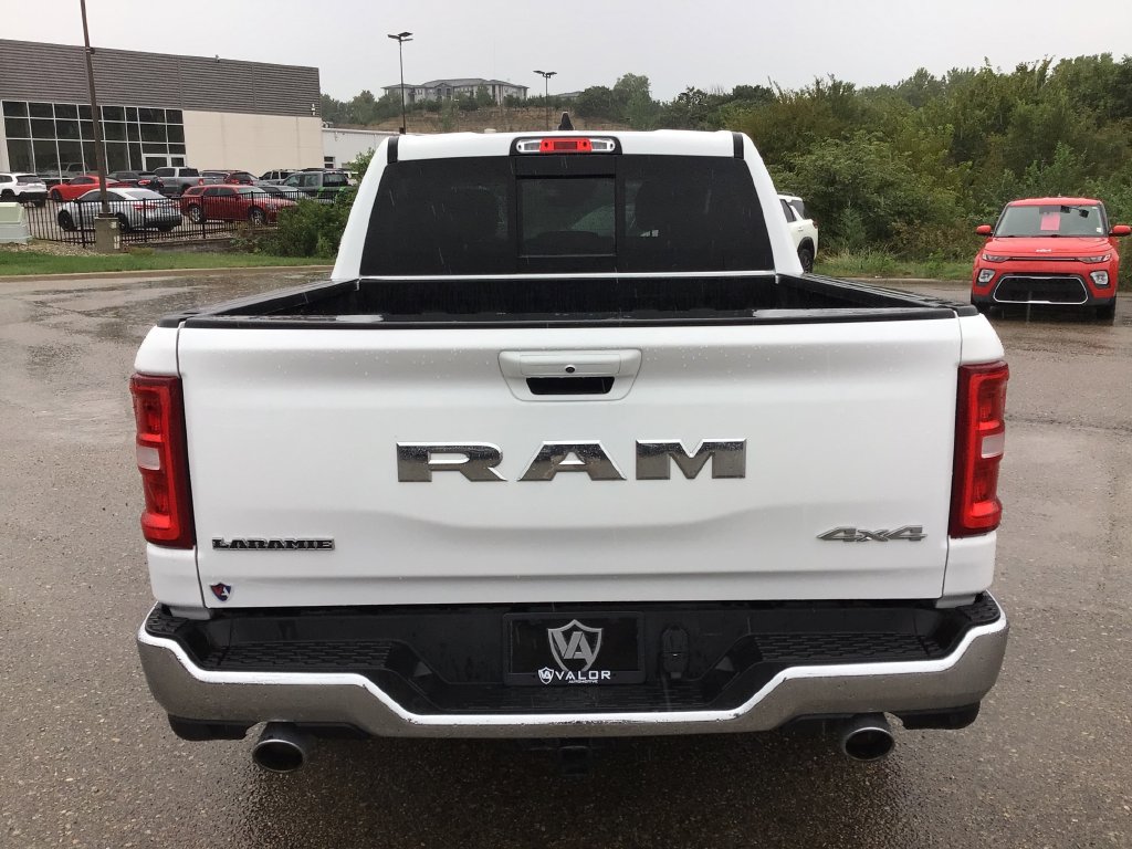 Used 2025 RAM 1500 Laramie AWD/4WD image 5
