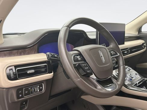 Used 2023 Lincoln Nautilus Reserve image 7