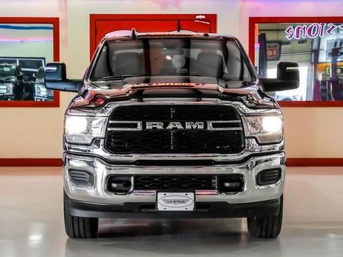 Used 2023 RAM 2500 Tradesman w/ Chrome Appearance Group AWD/4WD image 9