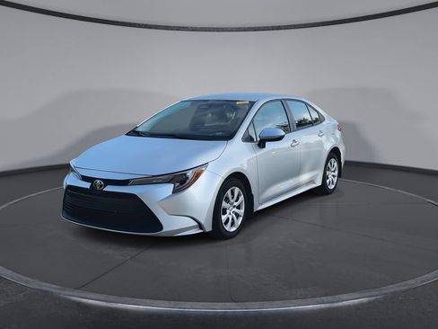 Used 2025 Toyota Corolla LE FWD image 4