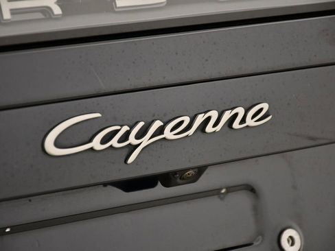 Used 2022 Porsche Cayenne Platinum Edition image 11