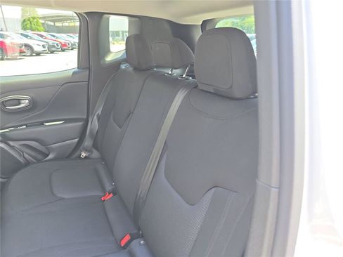 Used 2023 Jeep Renegade Latitude AWD/4WD image 14