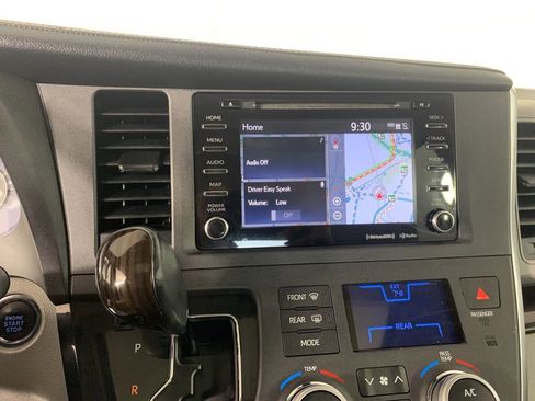 Used 2018 Toyota Sienna XLE Premium image 28