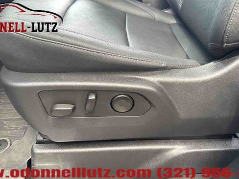 Used 2025 GMC Sierra 1500 SLT RWD image 9