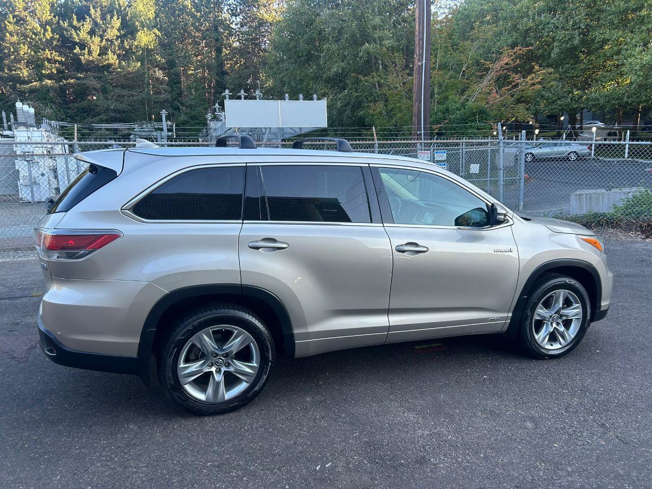Used 2016 Toyota Highlander Limited AWD/4WD image 4