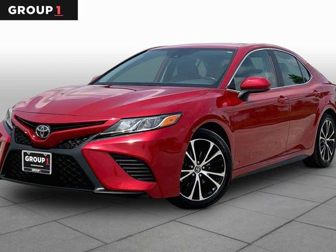 Used 2020 Toyota Camry SE FWD image 1