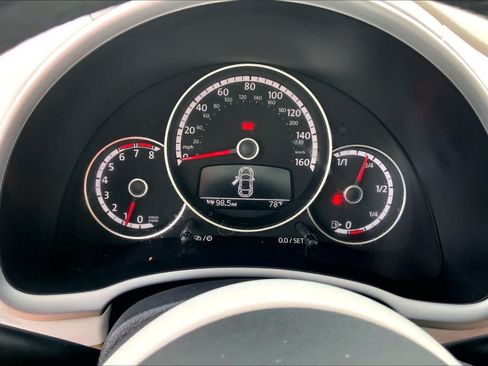 Used 2014 Volkswagen Beetle 2.5 FWD image 22