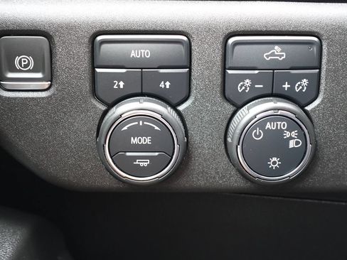 Used 2024 Chevrolet Silverado 1500 LT AWD/4WD image 41