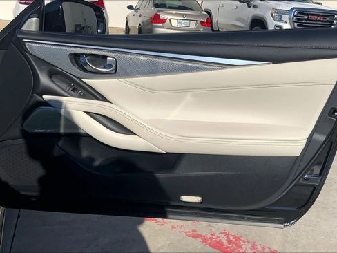 Used 2017 INFINITI Q60 3.0t Sport image 25