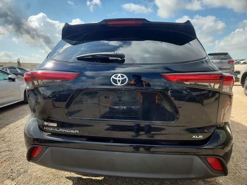 Used 2023 Toyota Highlander XLE FWD image 6