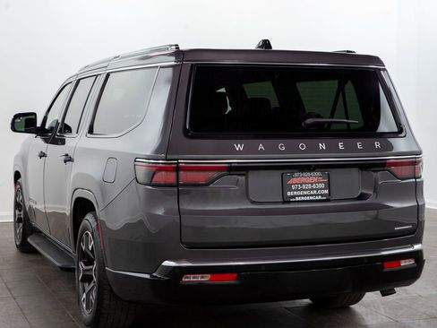 Used 2024 Jeep Wagoneer L Series III w/ Flexible Seating Group image 15