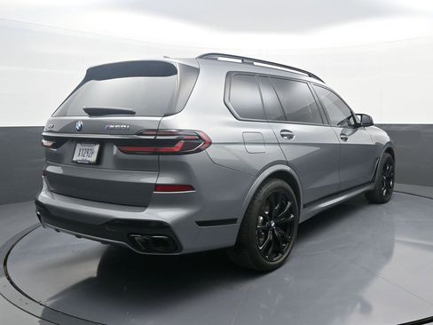 Used 2025 BMW X7 M60i image 8
