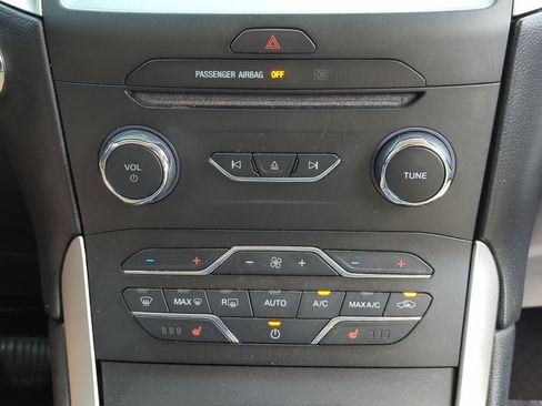 Used 2018 Ford Edge SEL w/ Equipment Group 201A FWD image 17