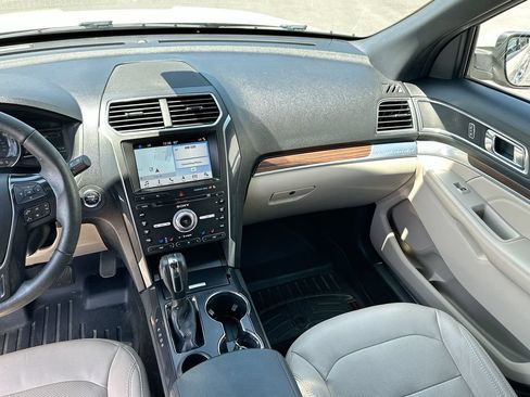 Used 2018 Ford Explorer Limited w/ Ford Safe & Smart Package FWD image 20