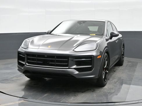 Certified 2025 Porsche Cayenne GTS AWD/4WD image 12