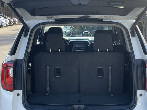 Used 2023 GMC Acadia SLE w/ Driver Convenience Package image 24