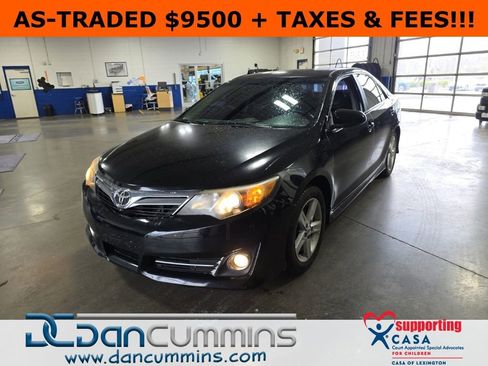 Used 2014 Toyota Camry SE image 1