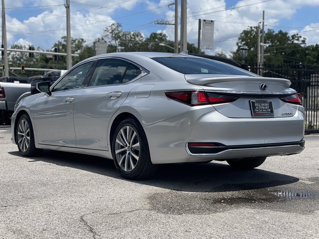 Used 2020 Lexus ES 300h w/ Premium Package FWD image 12
