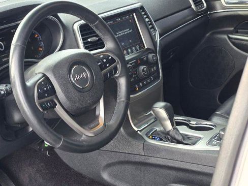 Used 2018 Jeep Grand Cherokee Limited image 23