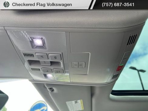 Used 2023 Volkswagen Tiguan SE FWD image 17